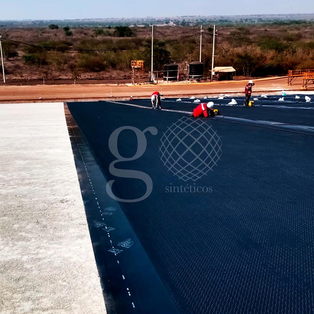 Nueva obra de instalación de #Celda de desechos industriales, en la primera étapa se habilita y se tiende material antiderrapante de 1.5 mm.