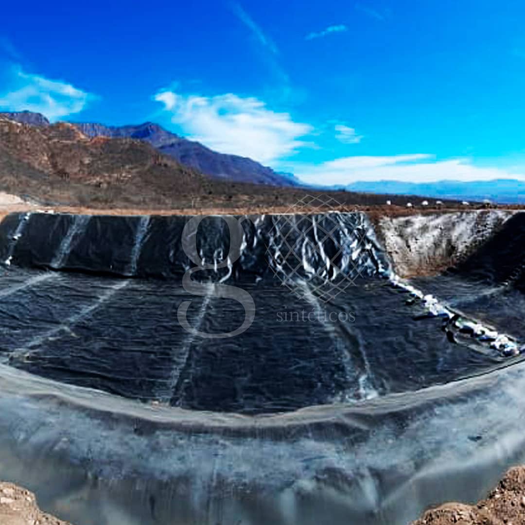 Nueva obra de Celda de Relleno Sanitario en Jalisco, se están instalando 9000 m2 de #Geomembrana de #Pilietileno de alta densidad de 1.5 mm.