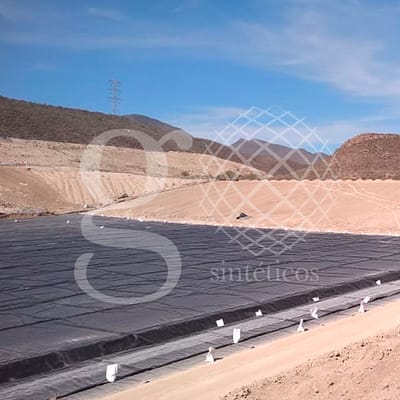 Avance en obra, nuestro equipo lleva instalados 18500 M2 de material #HDPE 1mm para una celda de relleno sanitario en Saltillo, Coahuila. Avance en obra, nuestro equipo lleva instalados 18500 M2 de material #HDPE 1mm para una celda de relleno sanitario en Saltillo, Coahuila.