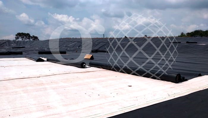 Talud con #Geotextil no tejido y #Geomembrana, piso con geotextil no tejido, bentonita y geomembrana. Relleno sanitario en Morelia, Michoacán. Talud con #Geotextil no tejido y #Geomembrana, piso con geotextil no tejido, bentonita y geomembrana. Relleno sanitario en Morelia, Michoacán.