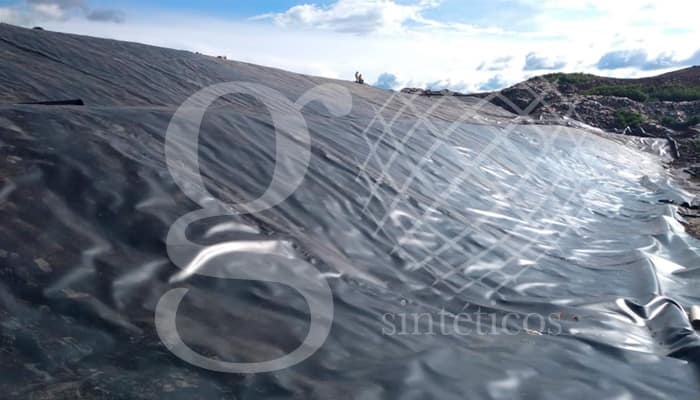 Talud con #Geotextil no tejido y #Geomembrana, piso con geotextil no tejido, bentonita y geomembrana. Relleno sanitario en Morelia, Michoacán. Talud con #Geotextil no tejido y #Geomembrana, piso con geotextil no tejido, bentonita y geomembrana. Relleno sanitario en Morelia, Michoacán.