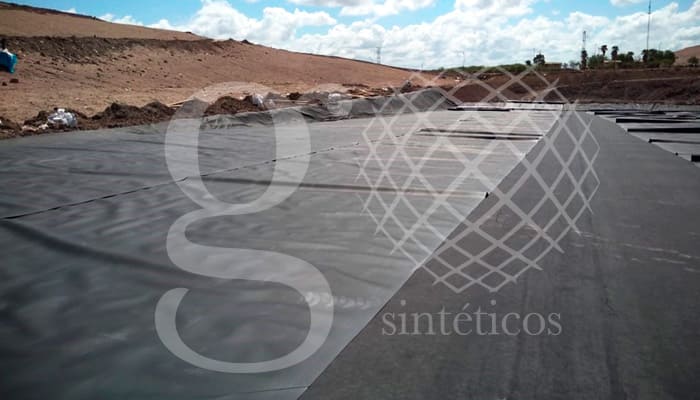 Obra de #RellenoSanitario en: Nuevo Laredo, Tamaulipas. 20 mil metros cuadrados, continuamos trabajando con material #HDPE de la más alta calidad y doble capa de #Geotextil. Obra de #RellenoSanitario en: Nuevo Laredo, Tamaulipas. 20 mil metros cuadrados, continuamos trabajando con material #HDPE de la más alta calidad y doble capa de #Geotextil.