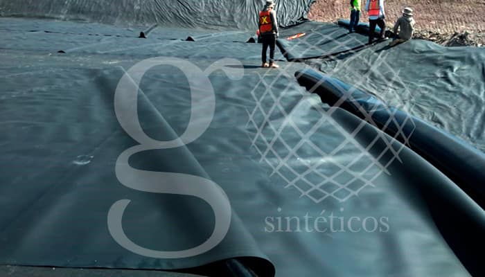 Obra de #RellenoSanitario en: Nuevo Laredo, Tamaulipas. 20 mil metros cuadrados, continuamos trabajando con material #HDPE de la más alta calidad y doble capa de #Geotextil. Obra de #RellenoSanitario en: Nuevo Laredo, Tamaulipas. 20 mil metros cuadrados, continuamos trabajando con material #HDPE de la más alta calidad y doble capa de #Geotextil.