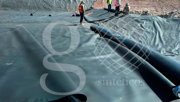 Obra de #RellenoSanitario en: Nuevo Laredo, Tamaulipas. 20 mil metros cuadrados, continuamos trabajando con material #HDPE de la más alta calidad y doble capa de #Geotextil. Obra de #RellenoSanitario en: Nuevo Laredo, Tamaulipas. 20 mil metros cuadrados, continuamos trabajando con material #HDPE de la más alta calidad y doble capa de #Geotextil.