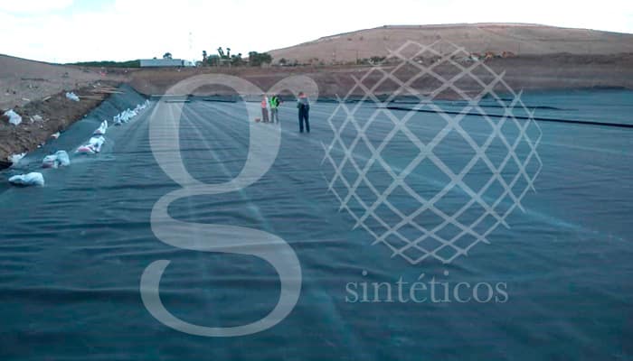 Obra de #RellenoSanitario en: Nuevo Laredo, Tamaulipas. 20 mil metros cuadrados, continuamos trabajando con material #HDPE de la más alta calidad y doble capa de #Geotextil. Obra de #RellenoSanitario en: Nuevo Laredo, Tamaulipas. 20 mil metros cuadrados, continuamos trabajando con material #HDPE de la más alta calidad y doble capa de #Geotextil.