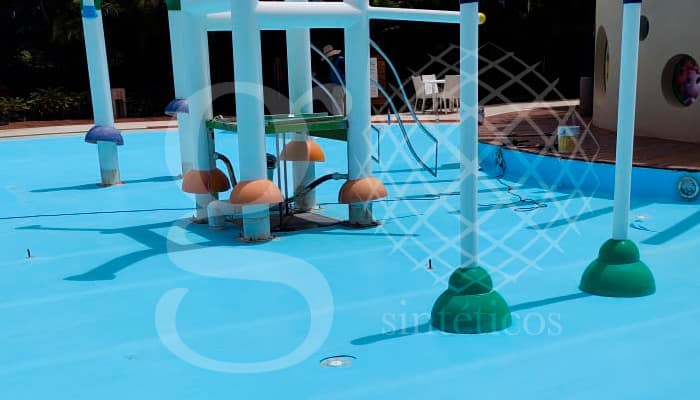 Suministro e instalación de #Geomembrana de PVC para albercas de 1.5mm en color azul claro para impermeabilización de zona de juegos. Suministro e instalación de #Geomembrana de PVC para albercas de 1.5mm en color azul claro para impermeabilización de zona de juegos.