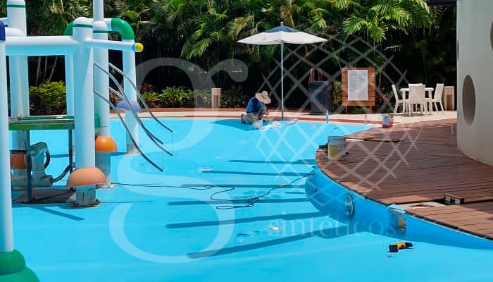 Suministro e instalación de #Geomembrana de PVC para albercas de 1.5mm en color azul claro para impermeabilización de zona de juegos. Suministro e instalación de #Geomembrana de PVC para albercas de 1.5mm en color azul claro para impermeabilización de zona de juegos.